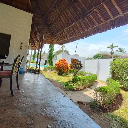 Miwa Holiday Resort Playa de Diani Exterior foto