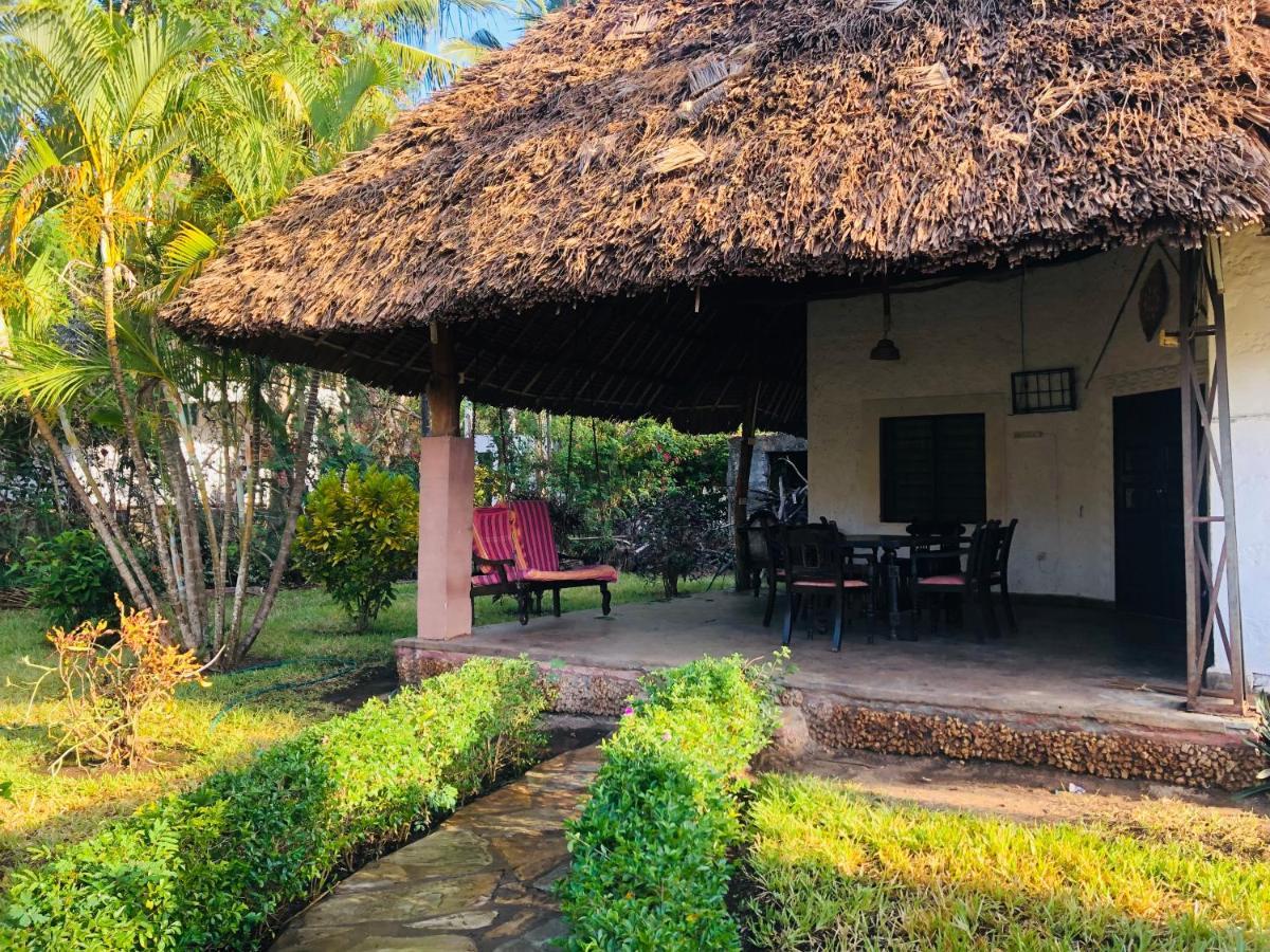 Miwa Holiday Resort Playa de Diani Exterior foto