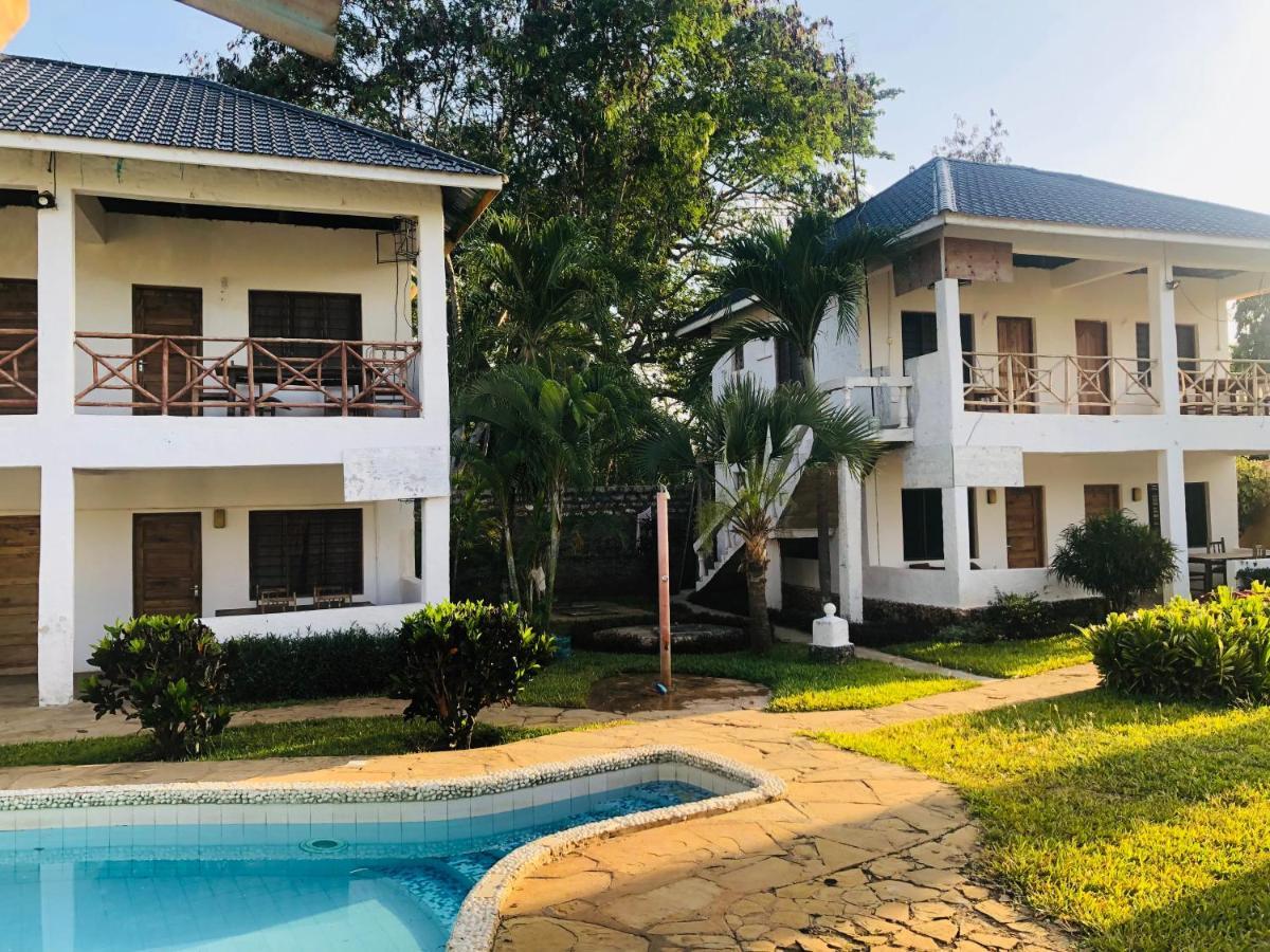 Miwa Holiday Resort Playa de Diani Exterior foto