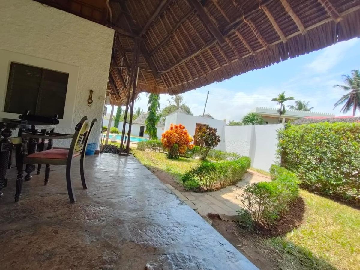 Miwa Holiday Resort Playa de Diani Exterior foto