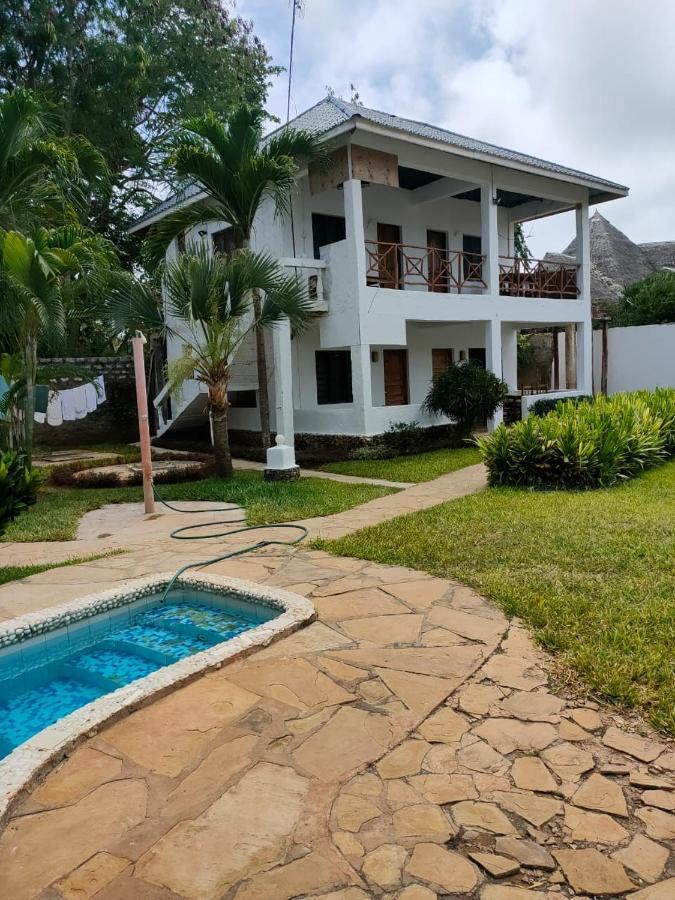 Miwa Holiday Resort Playa de Diani Exterior foto